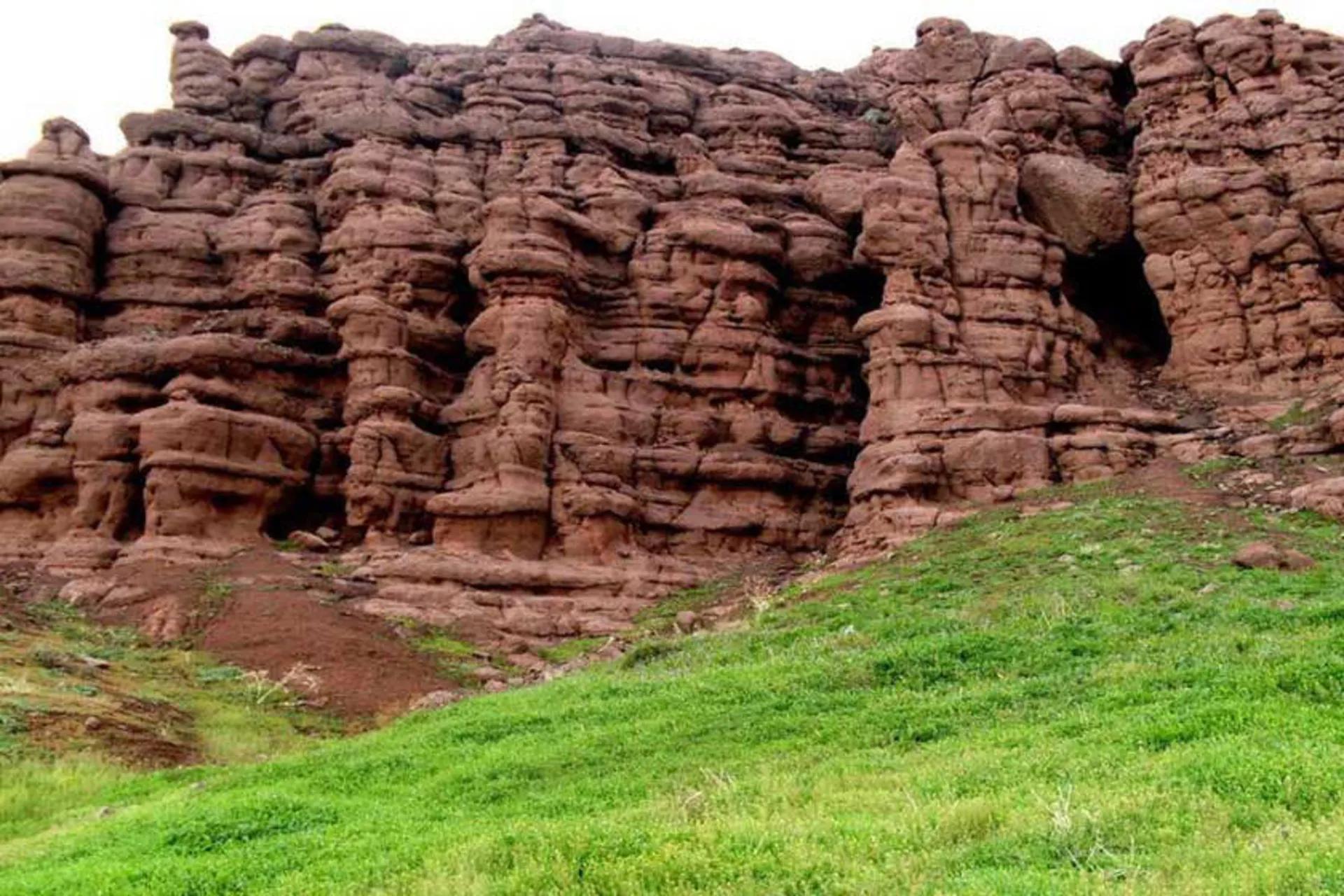 دره هفت غار نیشابور | مقصدی بکر برای طبیعت‌گردی در خراسان رضوی