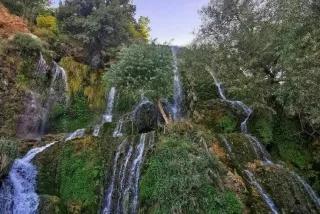 آبشار نیاسر کاشان تلاقی تاریخ، طبیعت و طراوت در دل کاشان